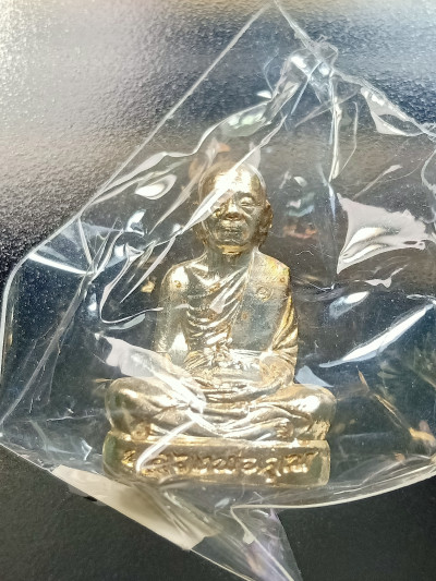 พระ เต็มองค์