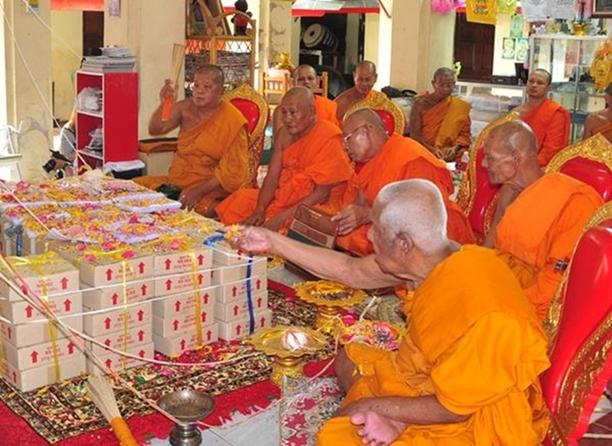 รุ่นโภคทรัพย์ ปลุกเสก 3 วาระ